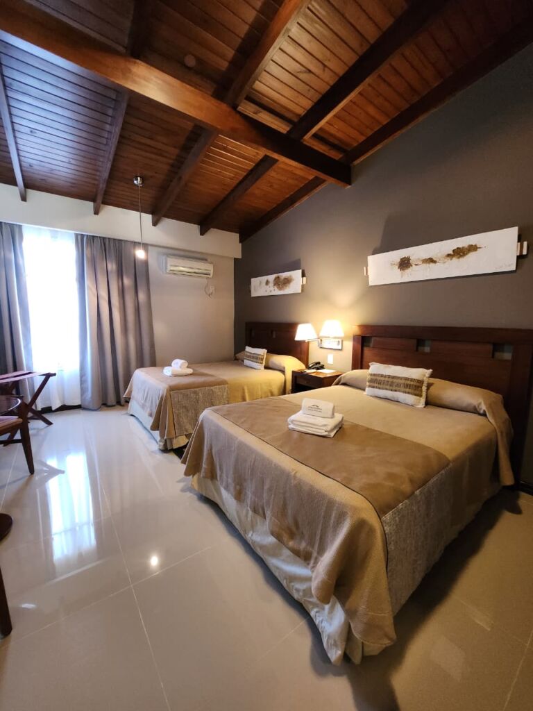 Family plan x5  (2 adultos + 2 menores + 1 bebe)  Habitación Doble twin  c/ cama extra